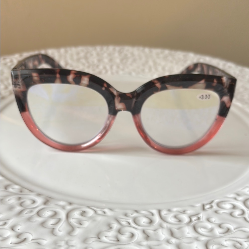 NWOT Blue Light/Reading Glasses Stylish Tortoiseshell Cat-Eye Glasses +3.00